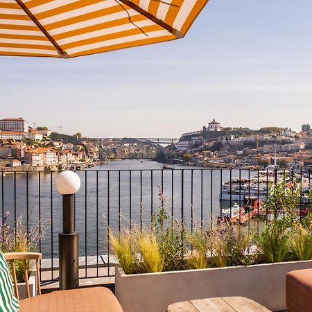 The Rebello Hotel & Spa - Small Luxury Hotels Of The World Vila Nova de Gaia Dış mekan fotoğraf The view from the hotel's rooftop terrace