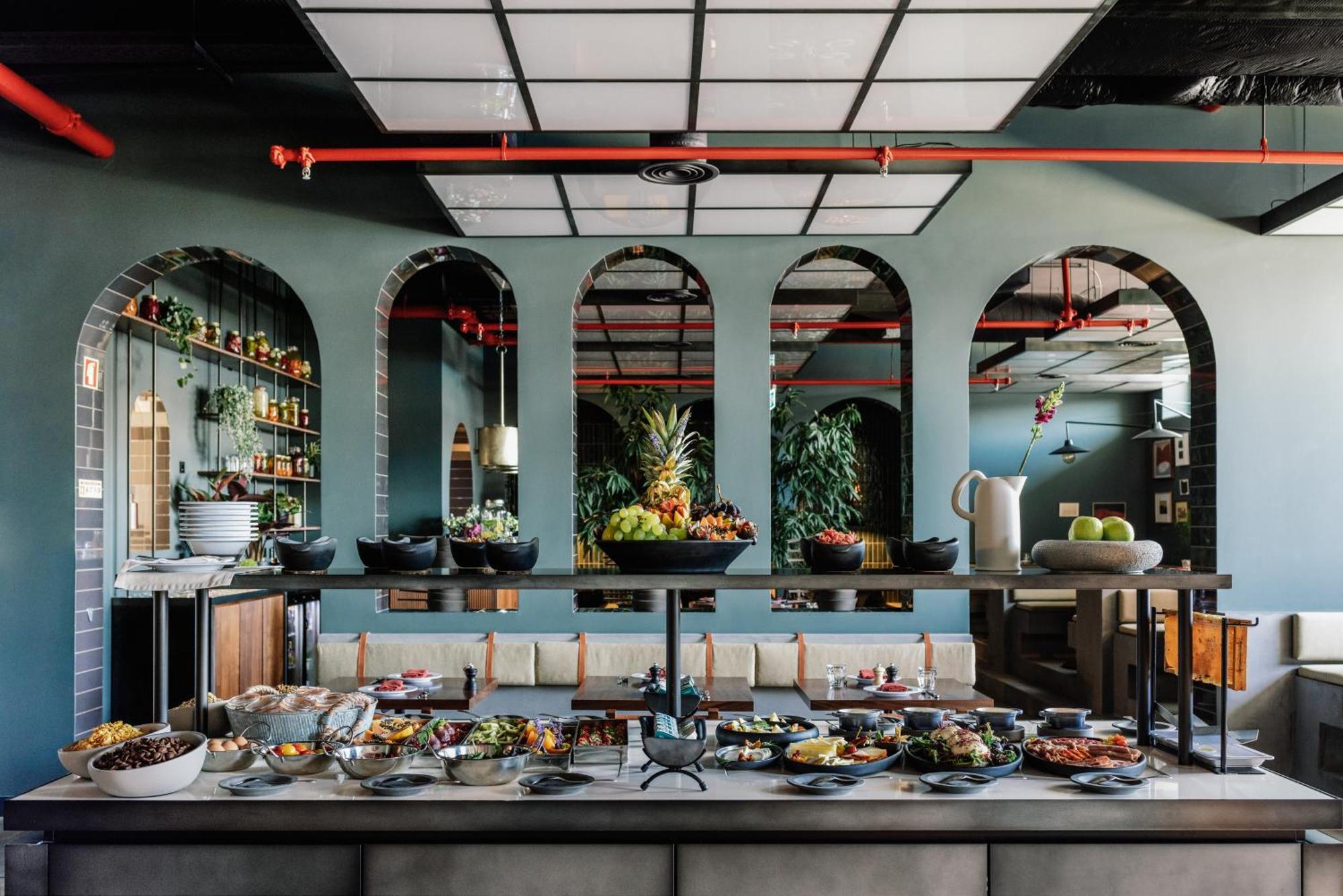 The Rebello Hotel & Spa - Small Luxury Hotels Of The World Vila Nova de Gaia Dış mekan fotoğraf The kitchen at the restaurant
